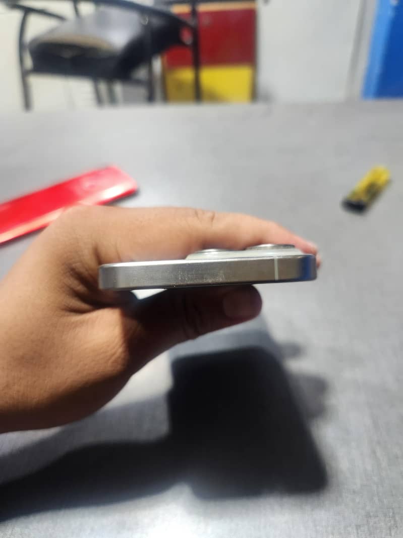 iPhone 15 pro 4
