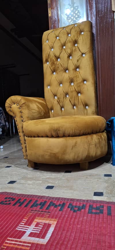 King Sofa Chairs bahtreen condition urgent sell
