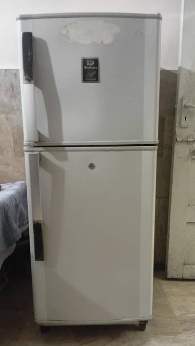 Dowlance fridge 10 cubic feet