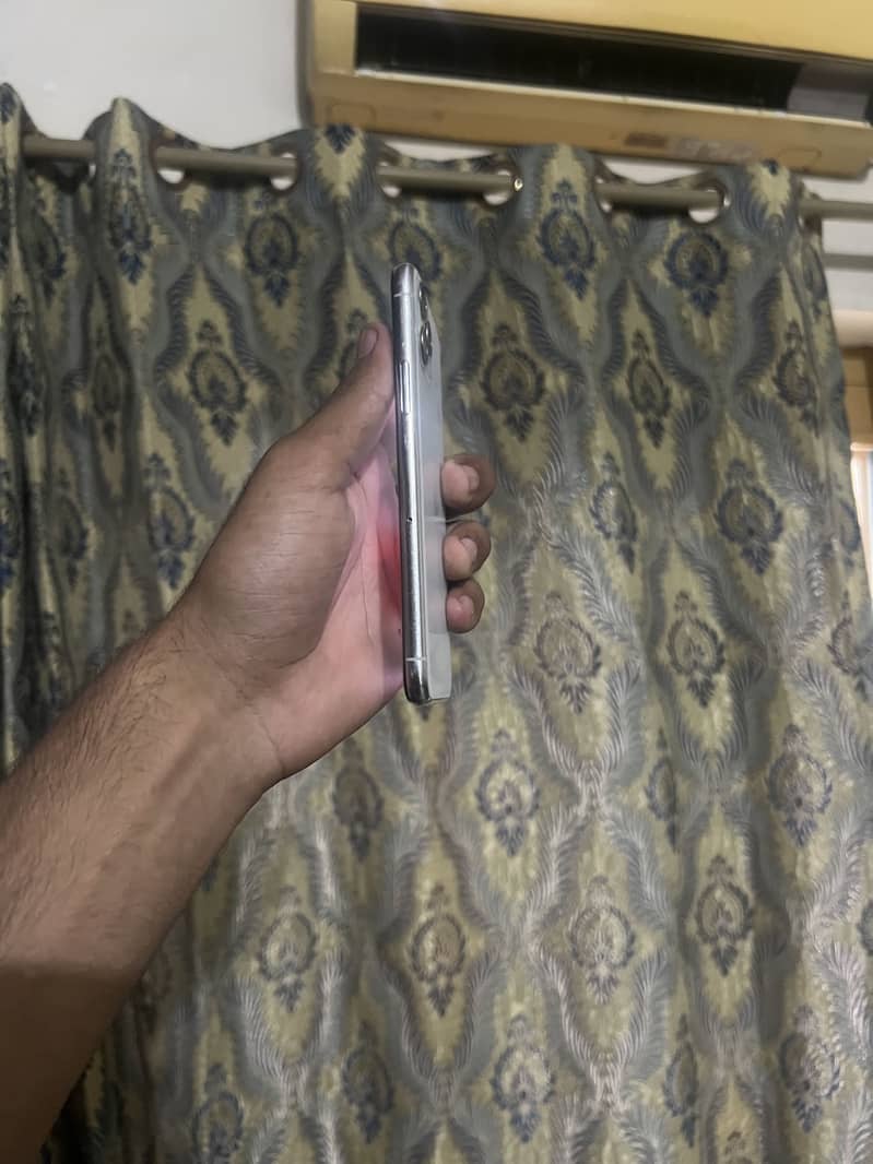 Iphone 11 pro 4