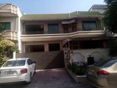 I-8 Beautiful Near Kachnar Park Ground Poration For Rent.