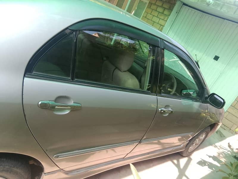 Corolla saloon 2002 4