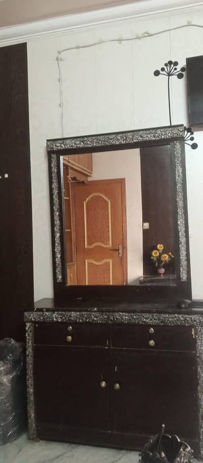 Dressing table