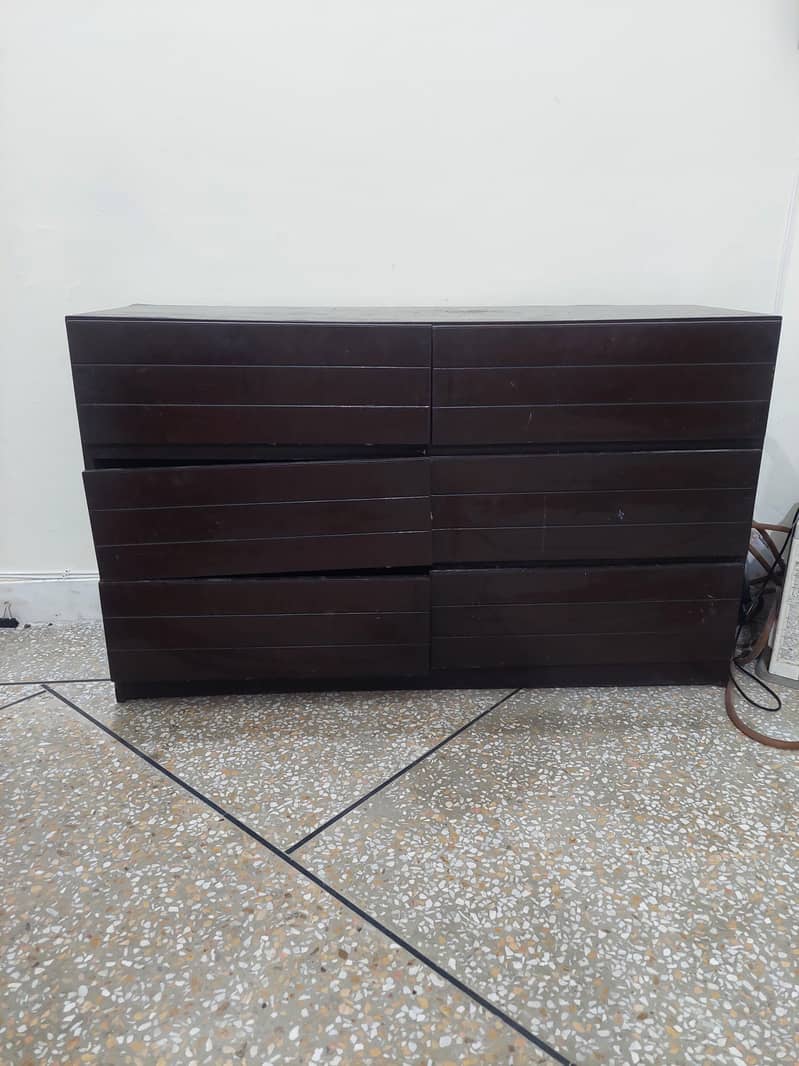 Single bed with side table and dressing table with mirror 3