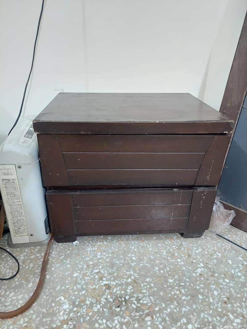 Single bed with side table and dressing table with mirror 9