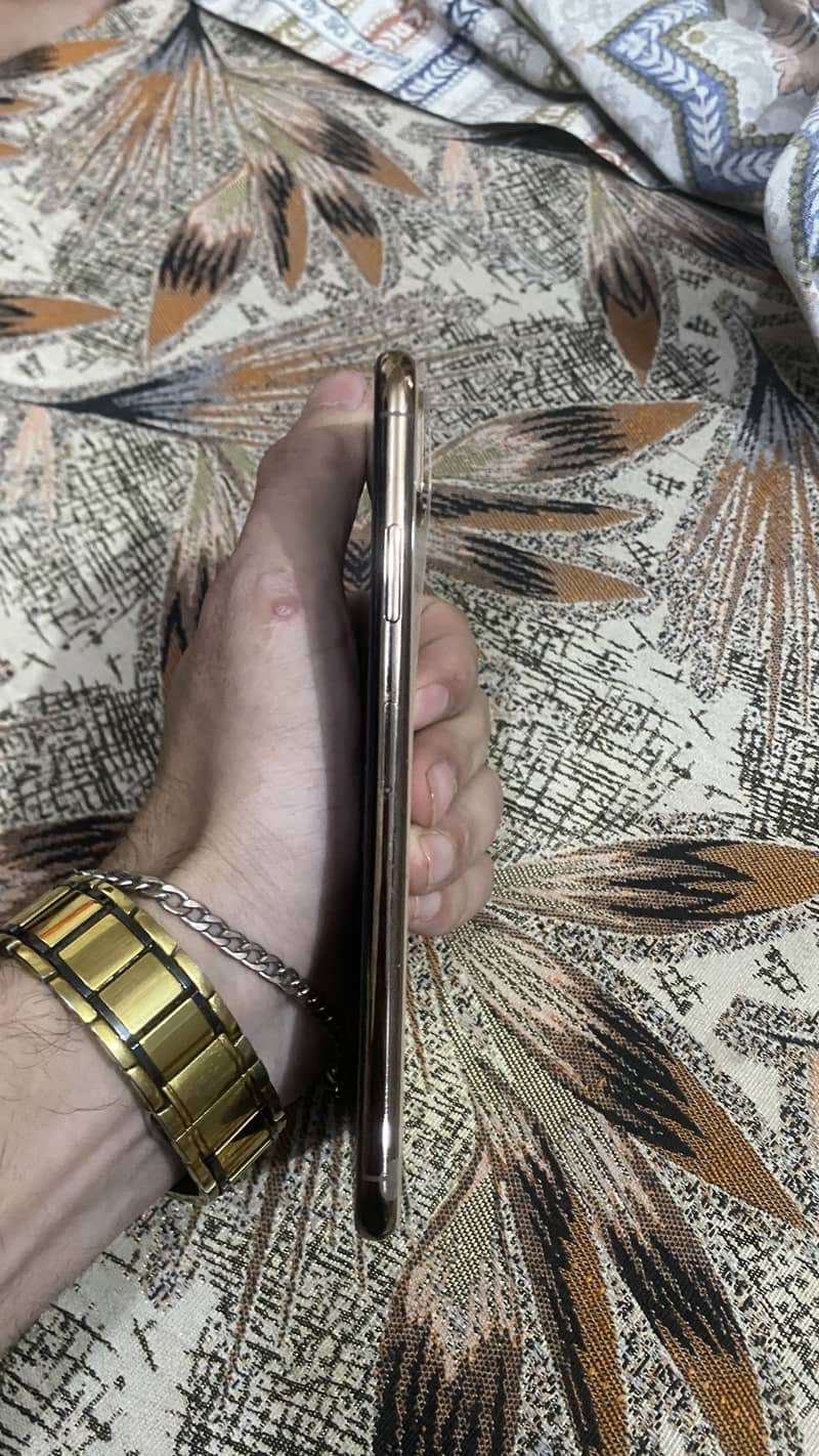 Iphone xs max 4