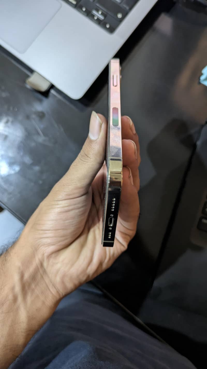 iphone 12 pro 4