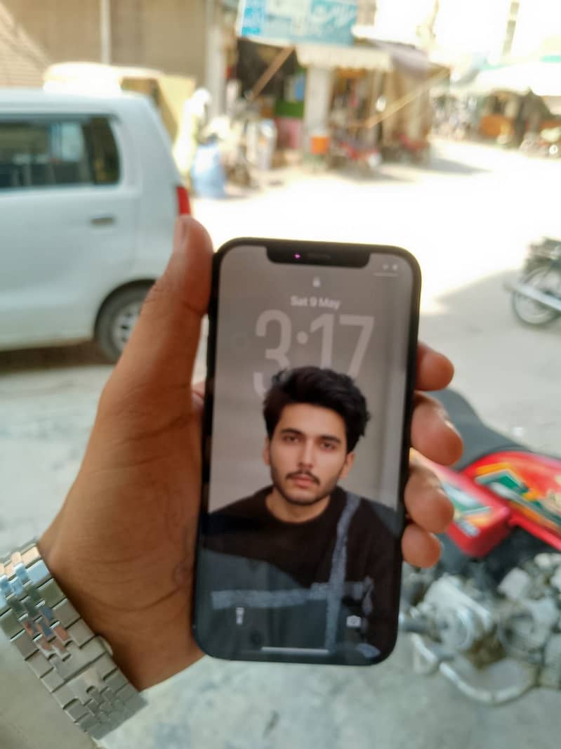 iPhone 12 0