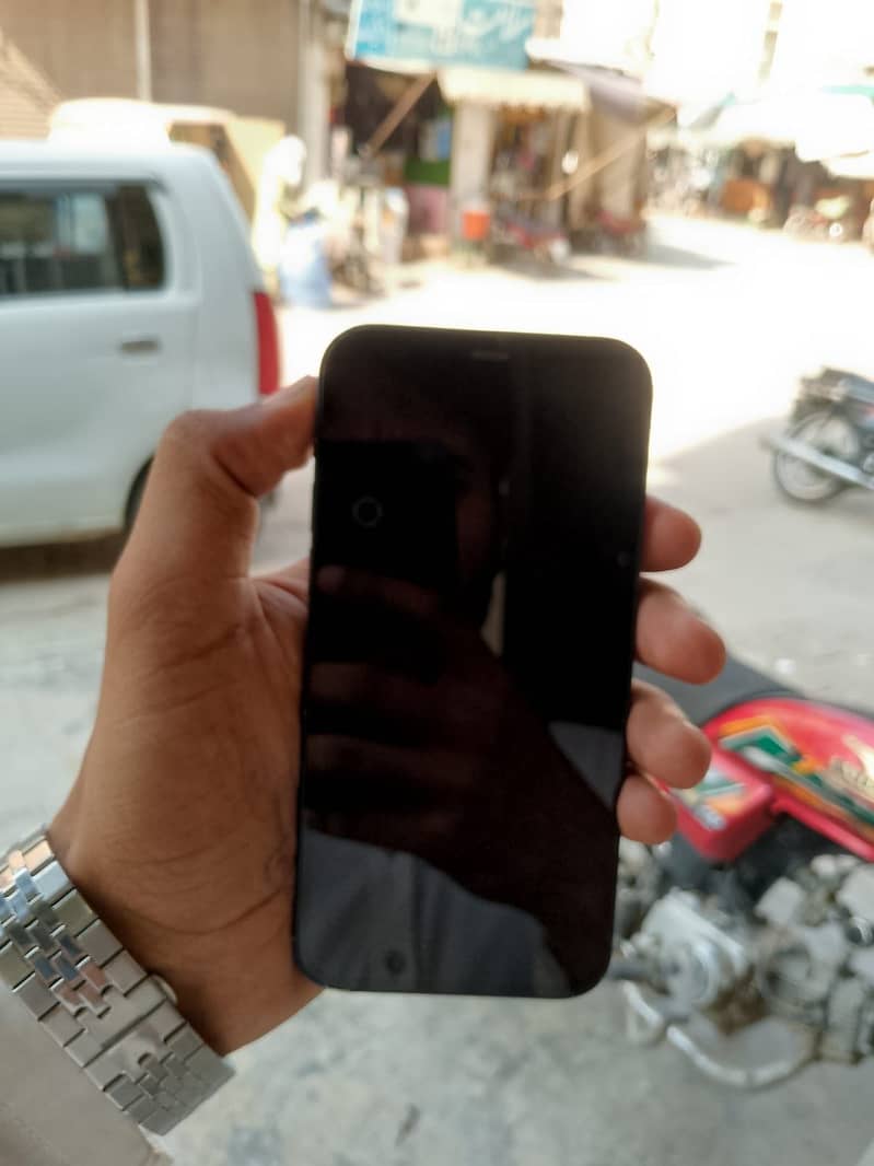 iPhone 12 1