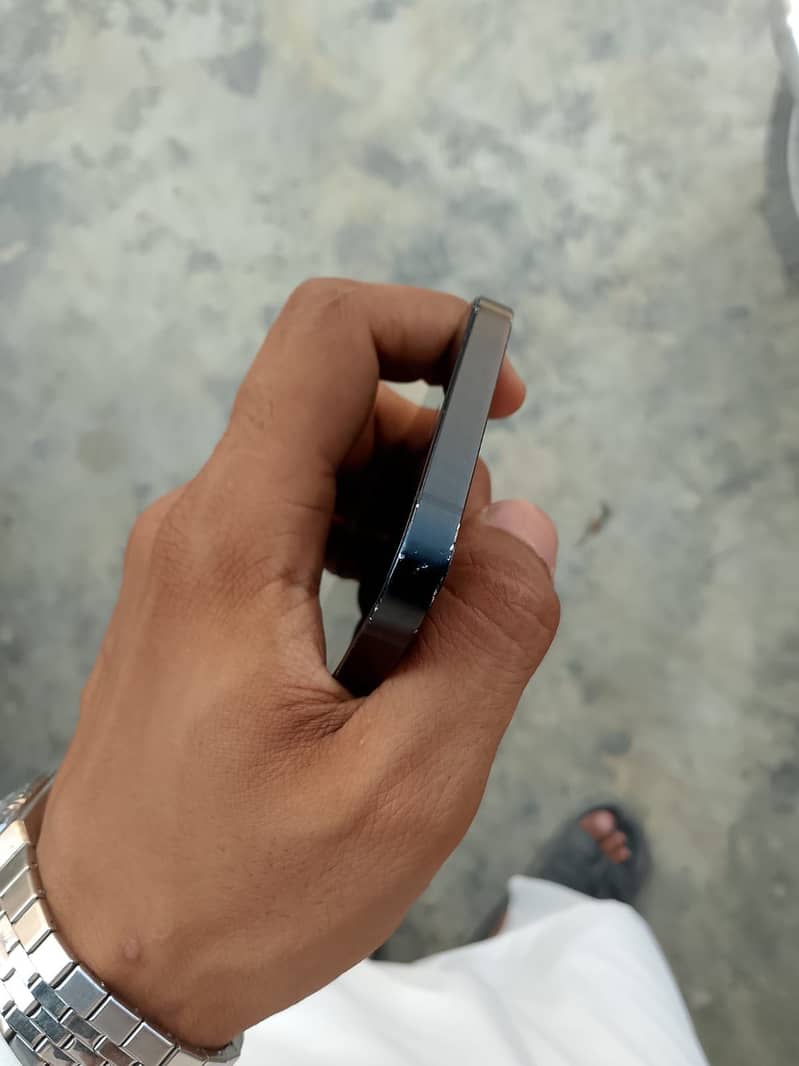 iPhone 12 3