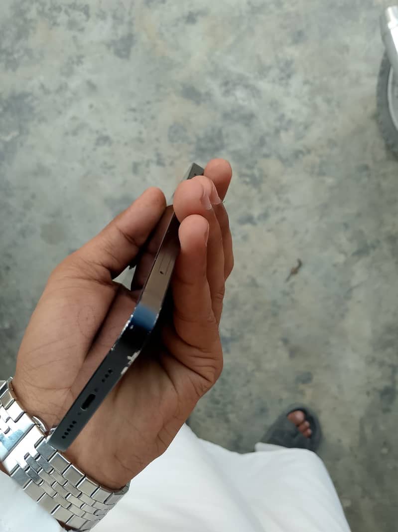 iPhone 12 7