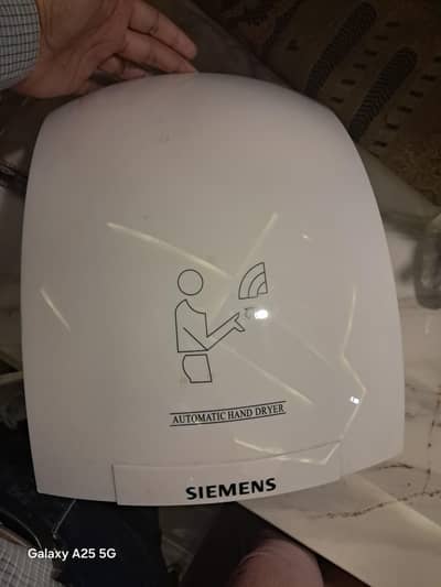 SIEMENS AUTOMATIC HAND DRYER