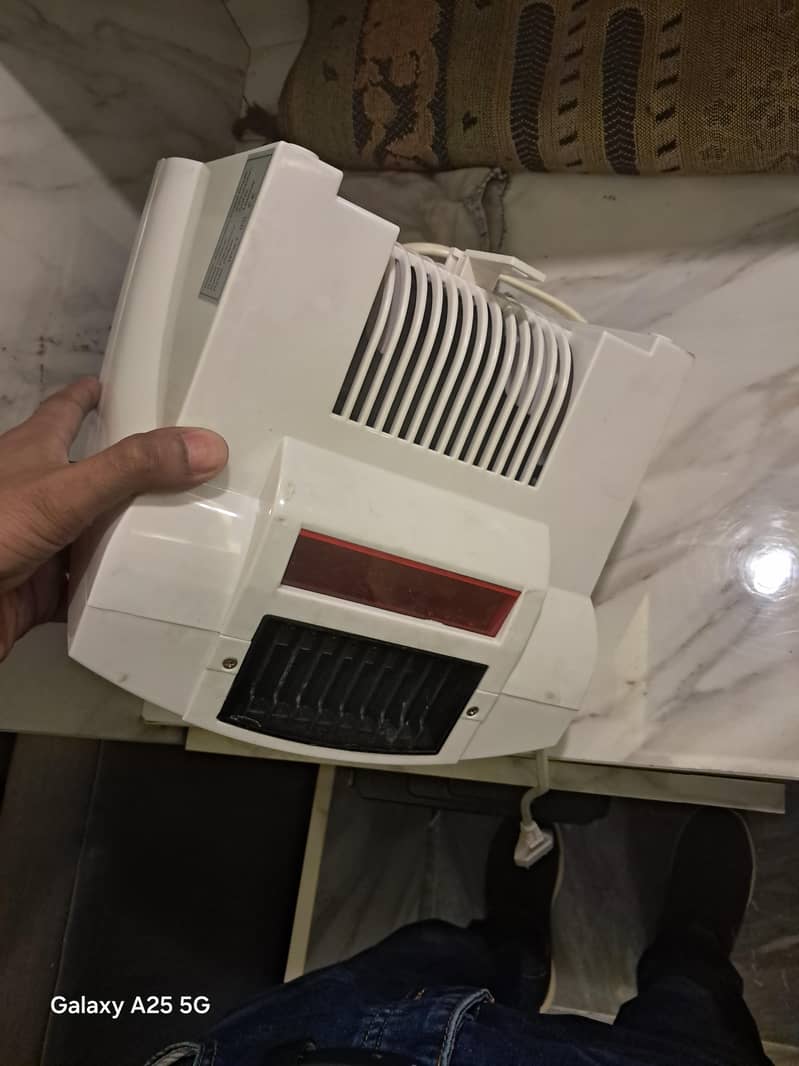 SIEMENS AUTOMATIC HAND DRYER 1