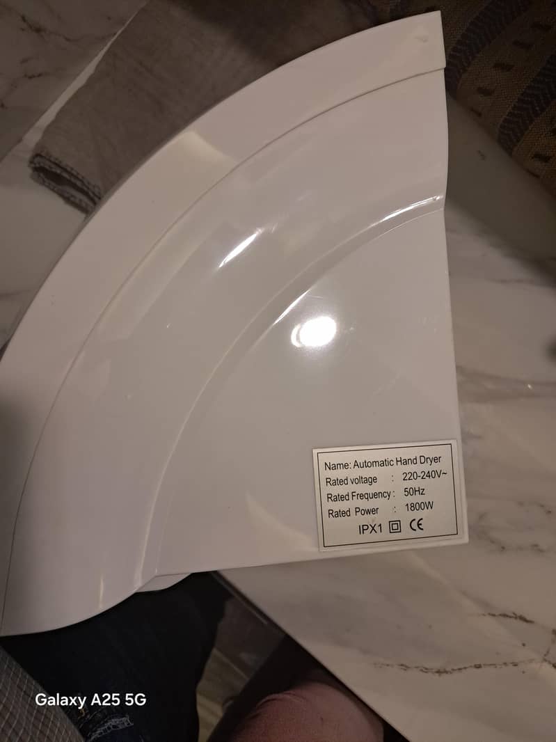 SIEMENS AUTOMATIC HAND DRYER 2