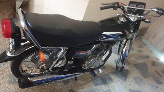bike 1hand use  excelent condition no falt