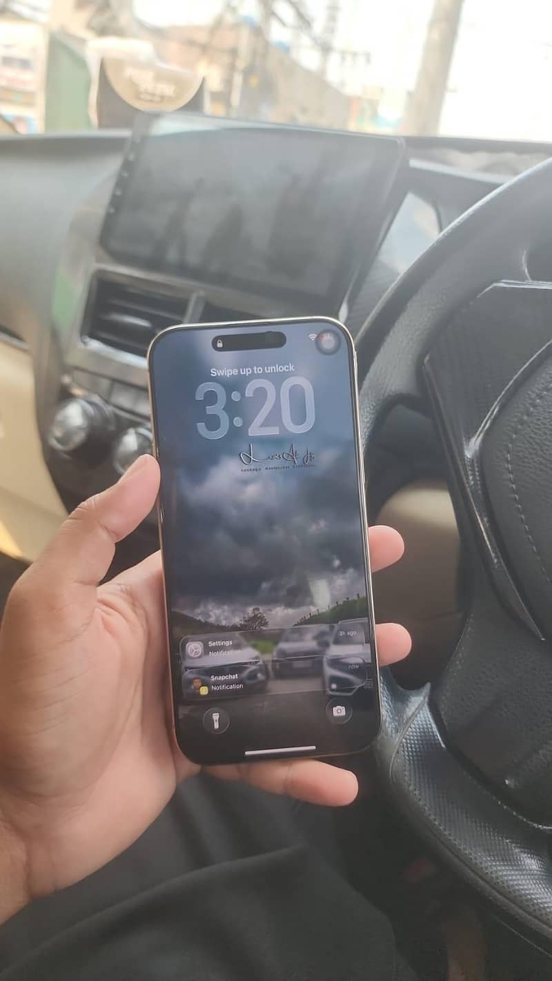 iPhone 16 pro max 4