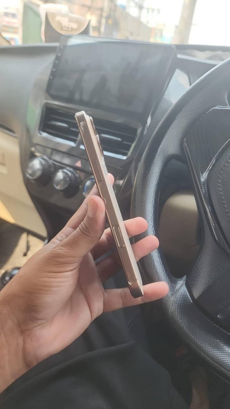 iPhone 16 pro max 5