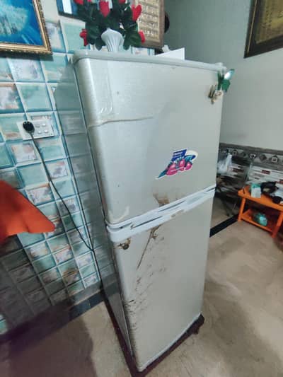 Dawlance refrigerator for urgent sale