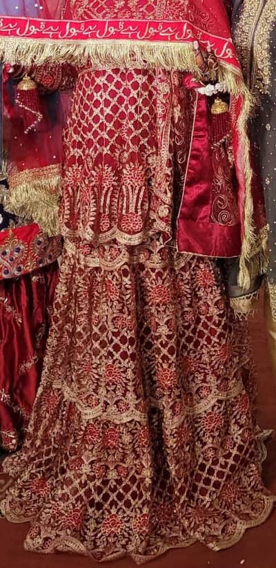 bridal lehenga just 1 time used hai just like new