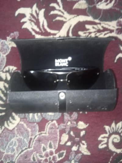 bilkul 10/10 condition ha  box bhi Sath ha