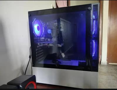 BLACK + WHITE GAMING PC