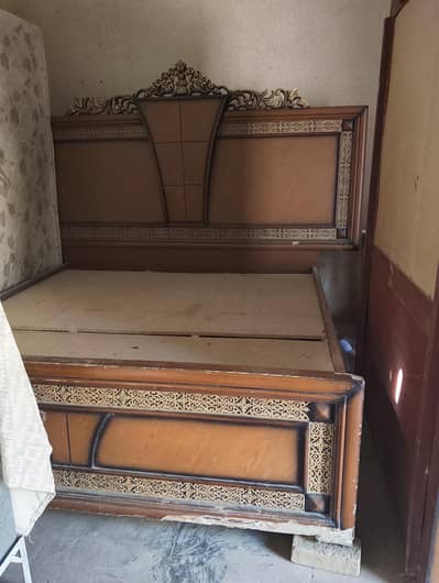 bed set use mein hai do sal istemal hua hai