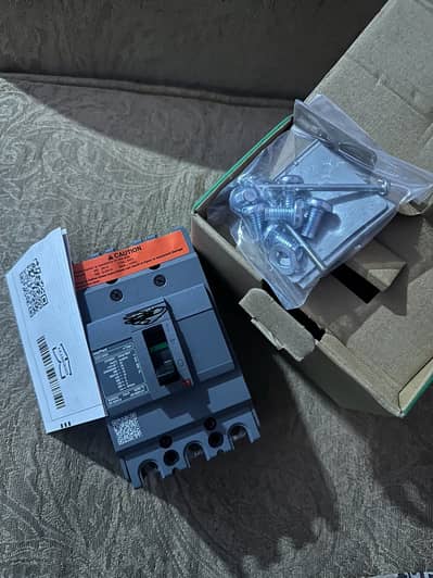 Original Schneider 100A MCCB EZC100N3100 Box