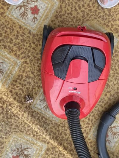 Dawlance 700 watt vacuum cleaner