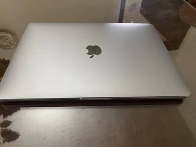 Macbook Pro 2020 13 inches i5 quadcore intel