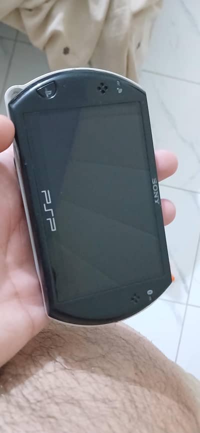 Sony PSP Go (PSP-N1002) - Original & Working