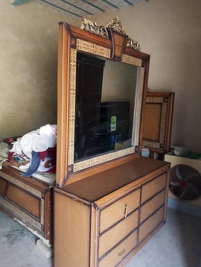 dressing table acchi condition mein