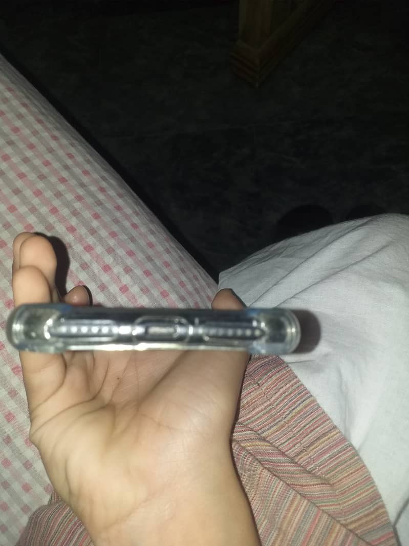 Apple iPhone 7 0
