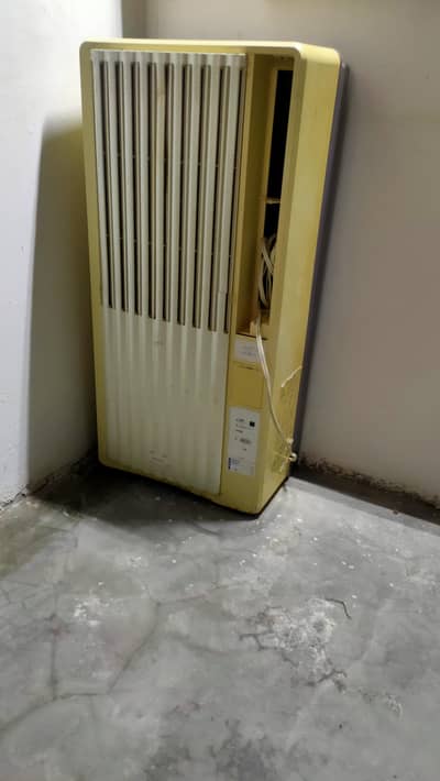AC. ship window 0.75 ton