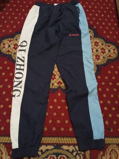 sports trousers