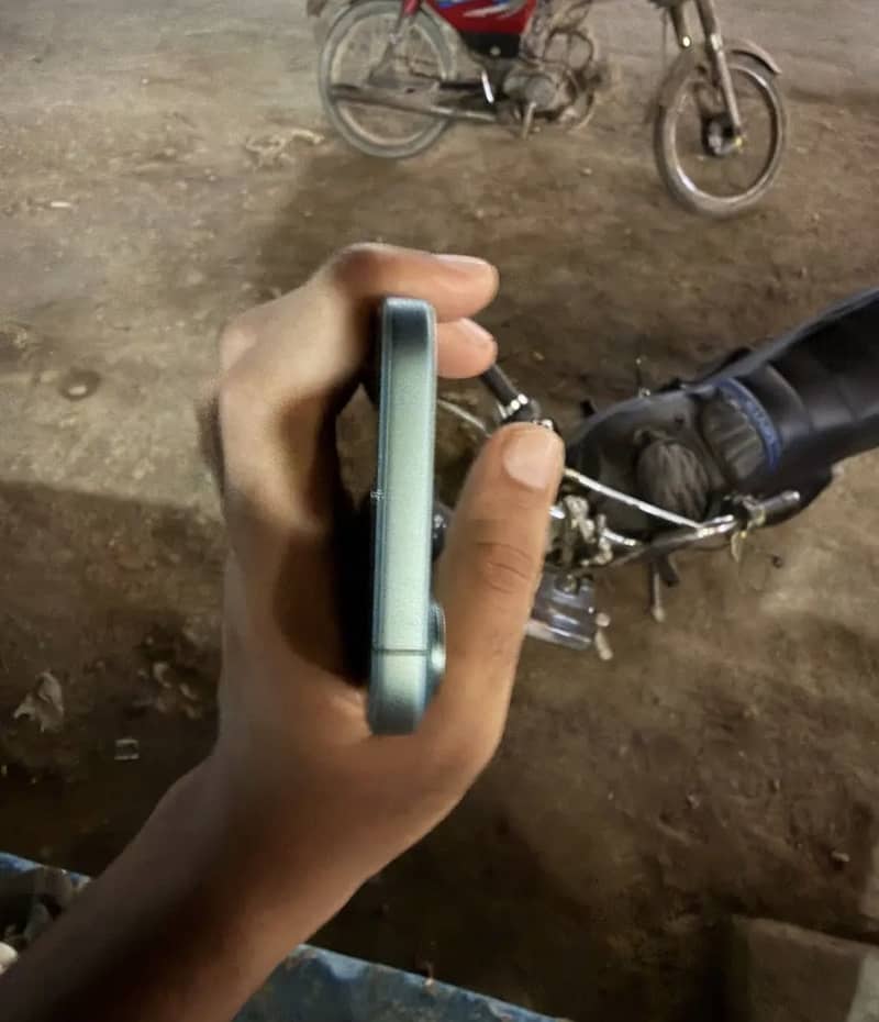 iPhone 16 2