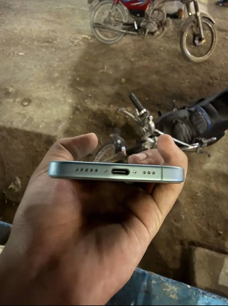 iPhone 16 5