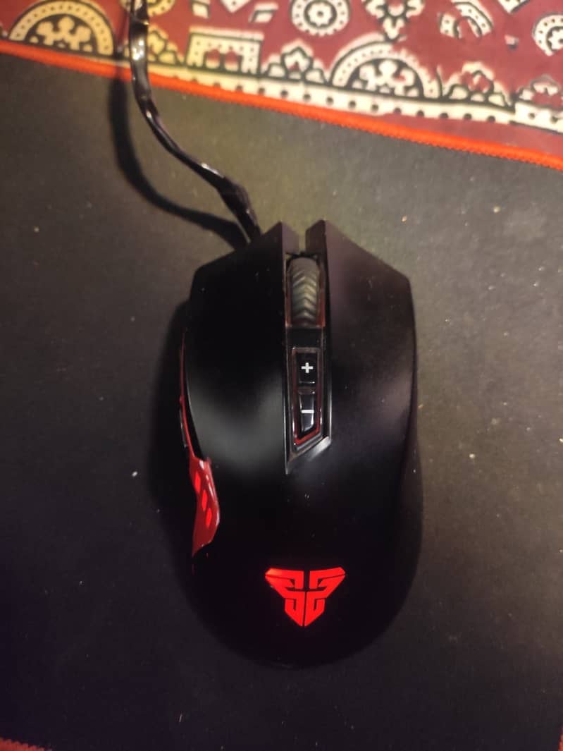 Gaming pc with gaming mouse keyboard 1