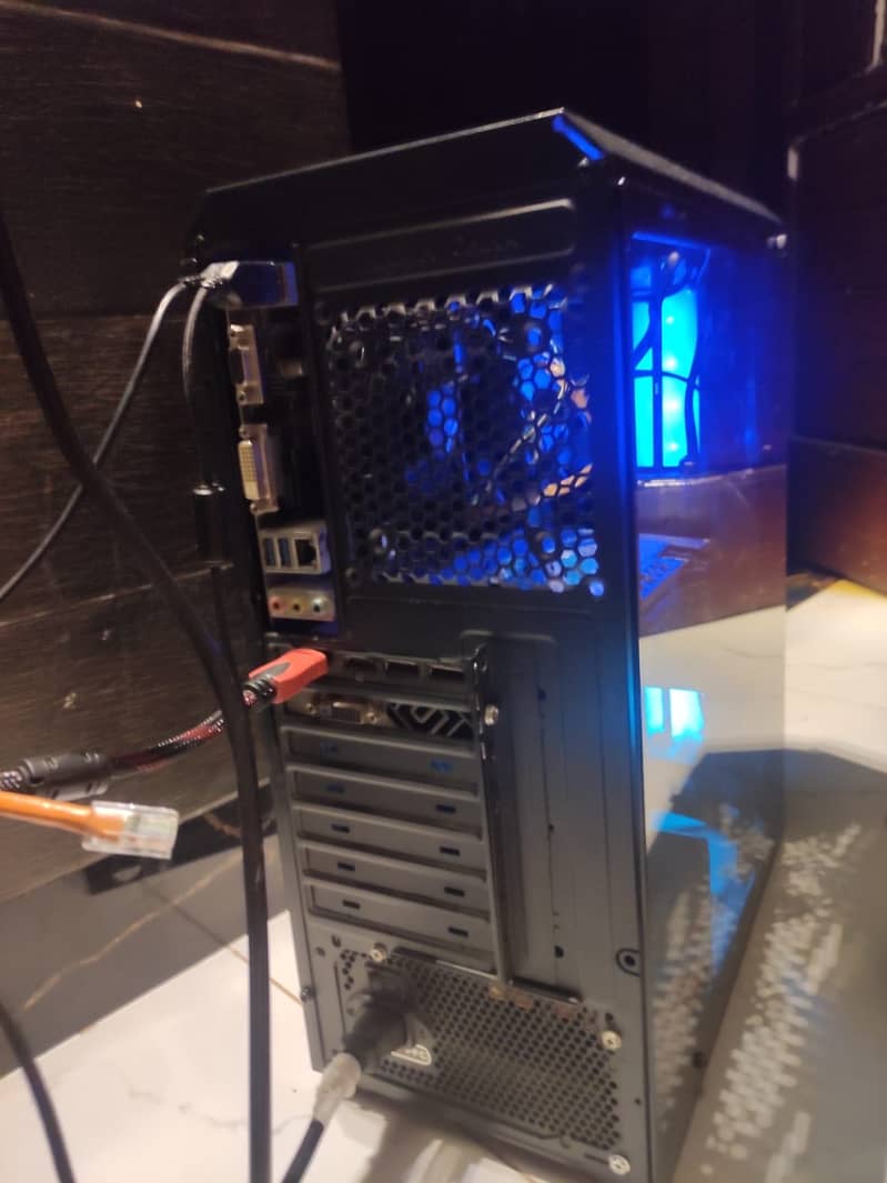 Gaming pc with gaming mouse keyboard 3