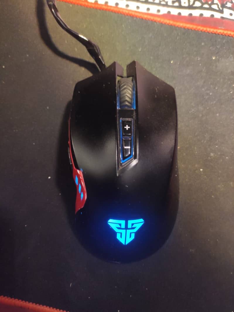Gaming pc with gaming mouse keyboard 5