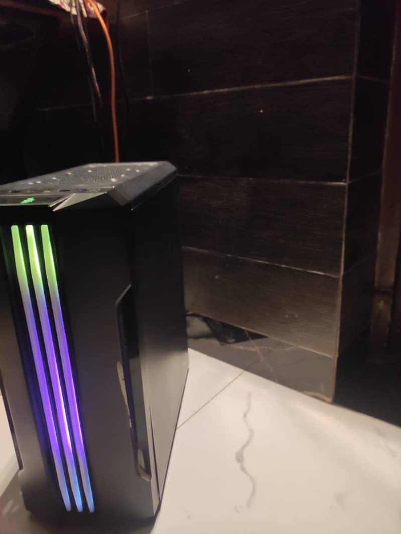 Gaming pc with gaming mouse keyboard 8