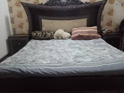 with side tables
