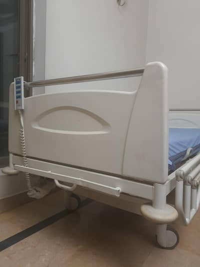 Huntleigh Contoura, Patient Electric Bed | 5 Function