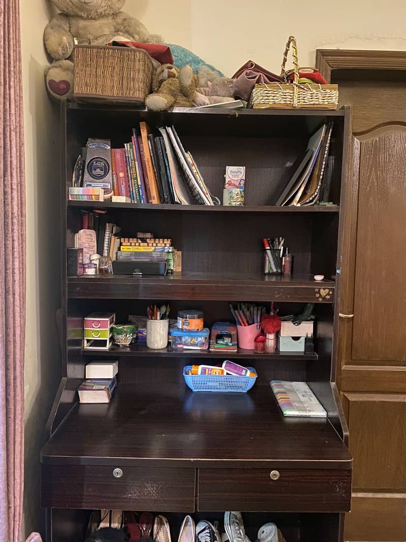 Study table very good condition 0
