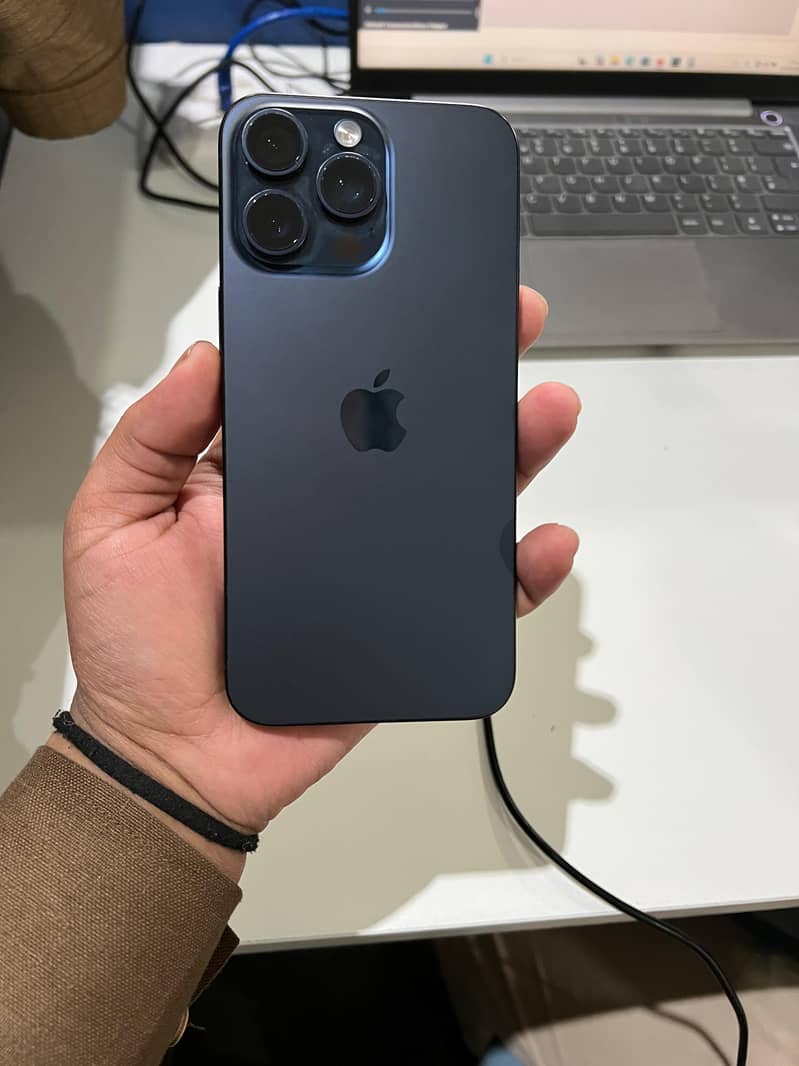 IPhone 15 Pro Max 0