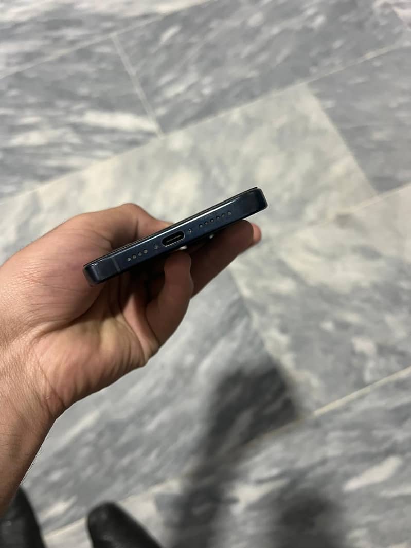IPhone 15 Pro Max 4