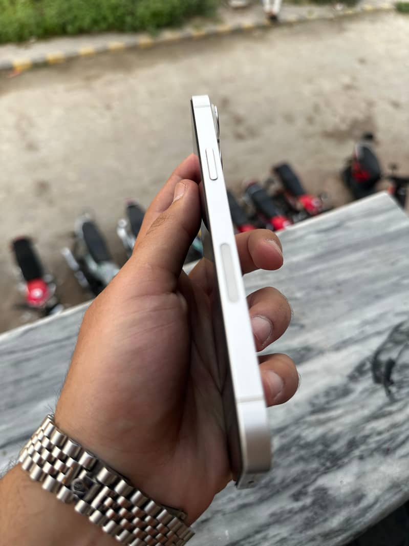 iPhone 14 plus 3