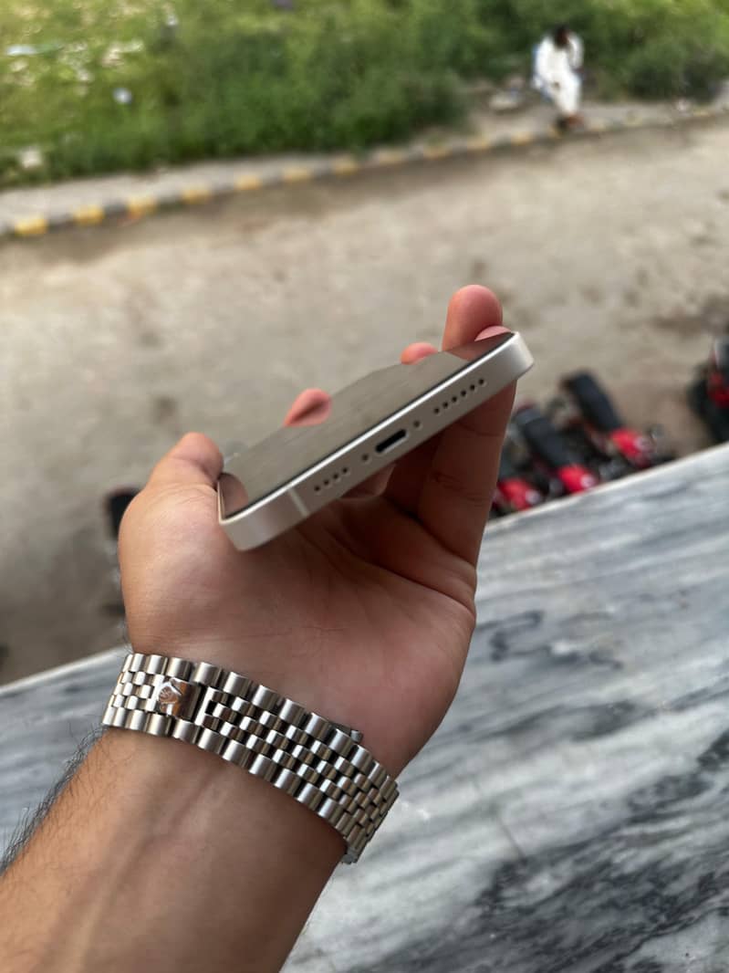 iPhone 14 plus 4