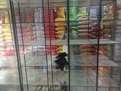 shoe's shop wali window