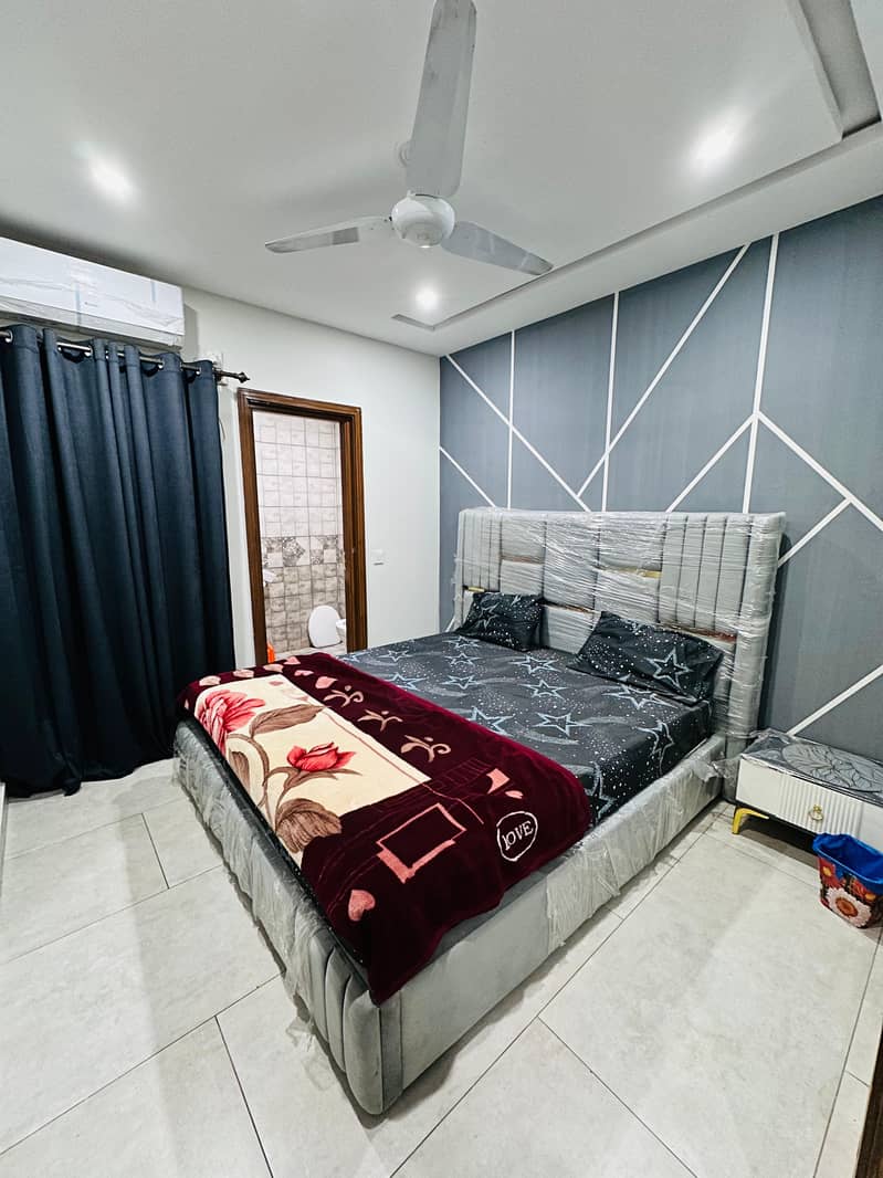 king size bed 0