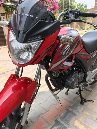 Honda. CB 150 F